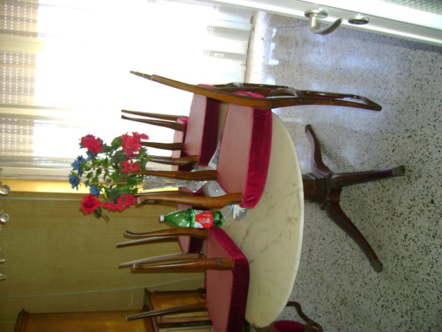 Ingresso, cucina, soggiorno, due camere, bagno, veranda, e 2 balconi - Pertinenziale deposito, posto auto scoperto. Mq 92,00 (comprensivo di quota parte del deposito di pertinenza) Identificativi catastali foglio 1079, part. 684, sub. 20 con posto auto scoperto al foglio 1079 part. 685 sub. 67