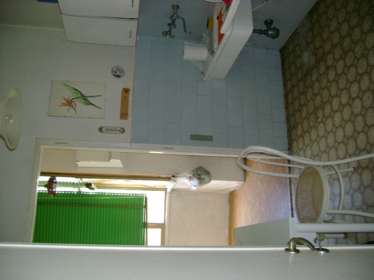 Ingresso, cucina, soggiorno, due camere, bagno, veranda, e 2 balconi - Pertinenziale deposito, posto auto scoperto. Mq 92,00 (comprensivo di quota parte del deposito di pertinenza) Identificativi catastali foglio 1079, part. 684, sub. 20 con posto auto scoperto al foglio 1079 part. 685 sub. 67
