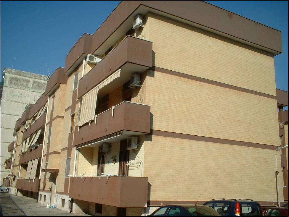 Ingresso, disimpegno, sala da pranzo, cucinino, soggiorno, 3 camere, bagno, ripostiglio, due balconi - Pertinenziale deposito, un posto auto scoperto ed autorimessa ad uso comune (millesimi di proprietà 111,111) . Mq 124 Identificativi catastali foglio 244, part. 21130, sub.99 con deoposito al foglio 244, part. 21130 sub. 86, posto auto scoperto al foglio 244, part. 21130 sub. 144 ed autorimessa ad uso comune al foglio 244, part. 21130 sub. 180 (millesimi di proprietà 111,111)