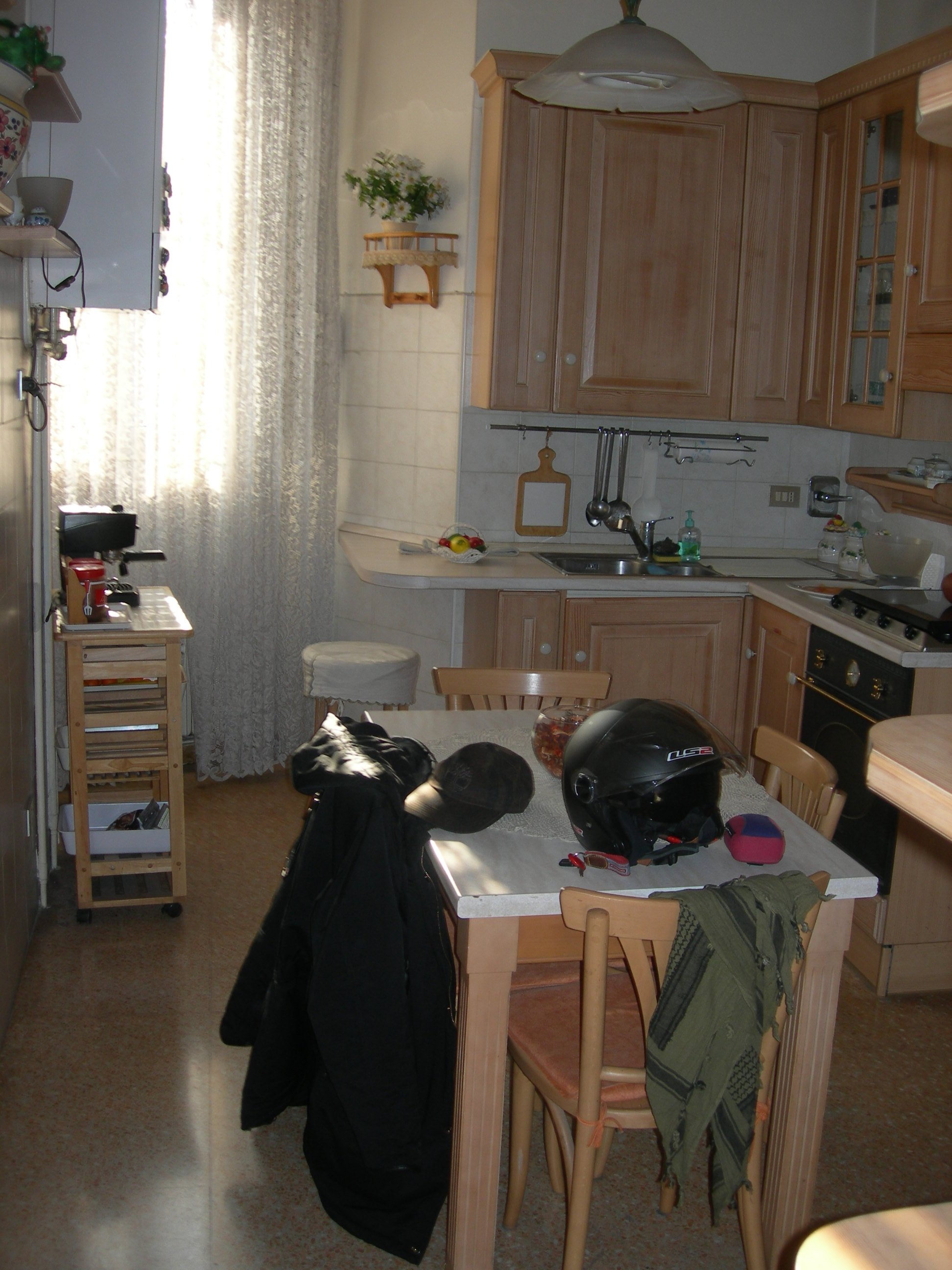 n. 2 disimpegni, cucina, bagno, ripostiglio e n.3 camere - Pertinenziale deposito. Mq 88,00 (comprensivo di quota parte del deposito di pertinenza) Identificativi catastali foglio 184, part. 30, sub.3