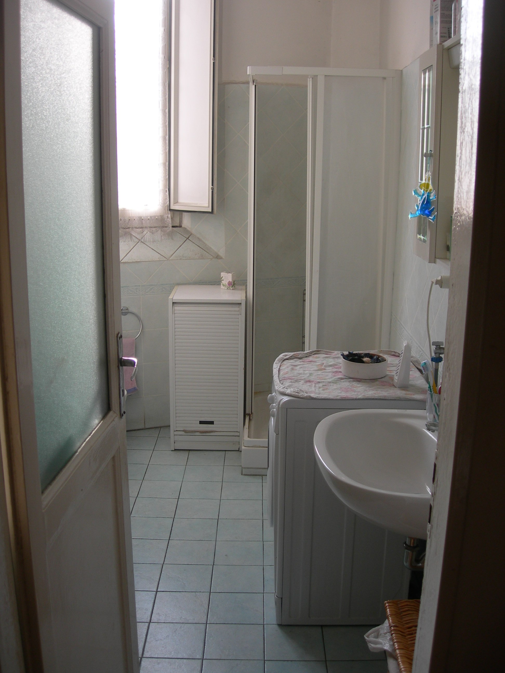 n. 2 disimpegni, cucina, bagno, ripostiglio e n.3 camere - Pertinenziale deposito. Mq 88,00 (comprensivo di quota parte del deposito di pertinenza) Identificativi catastali foglio 184, part. 30, sub.3