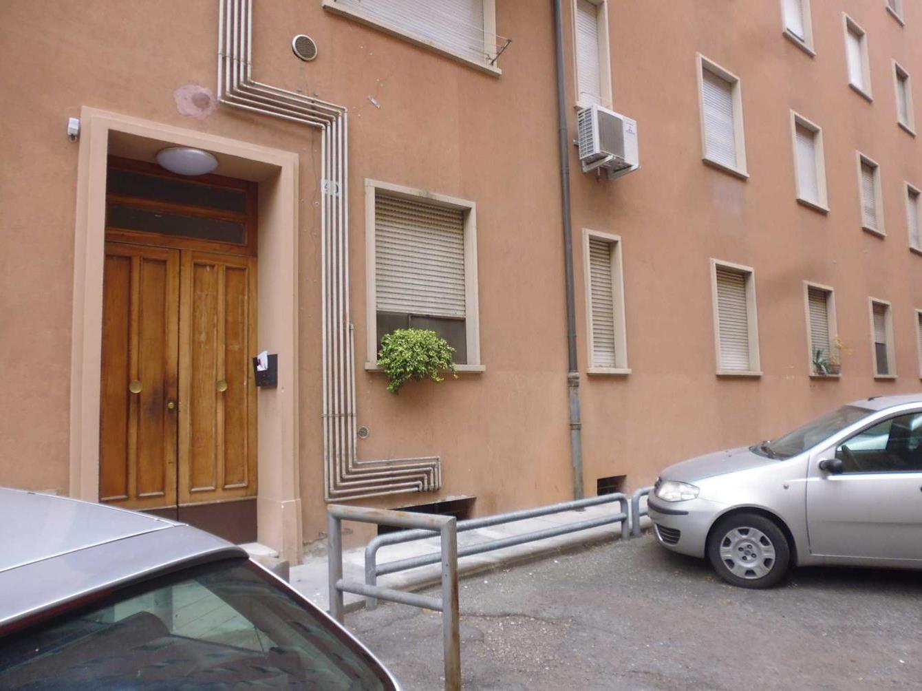 APPARTAMENTO composto da  3 locali + servizi semplici + 1 CANTINA o SOFFITTA