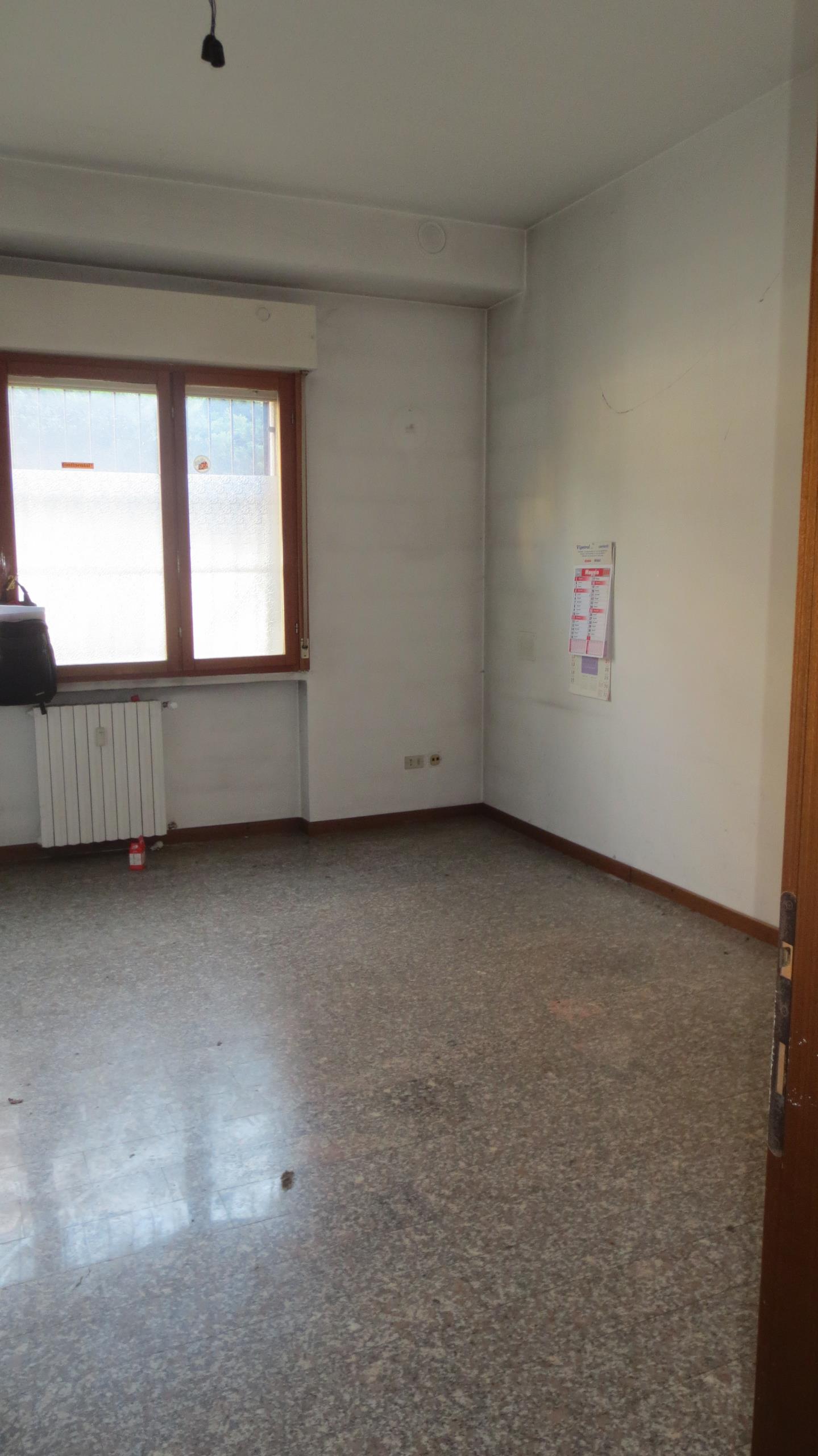 UFFICIO COMMERCIALE + 1 CANTINA o SOFFITTA