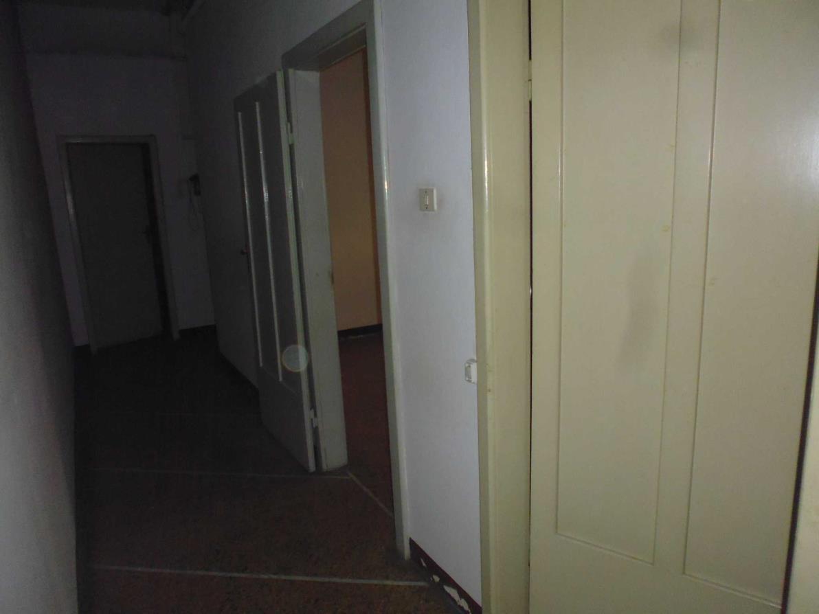 APPARTAMENTO composto da   3 locali + servizi semplici + 1 CANTINA o SOFFITTA