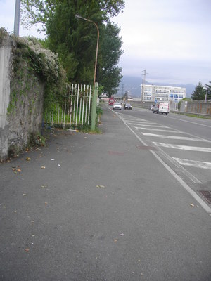 Descrizione: Ingresso, cucina,2 disimpegni, 2 bagni e 7 camere pertinenziale n. 4 locali di deposito, n. 2 ripostigli, forno, corte esterna sup. cat. Alloggio: 230 mq (comprensiva di quota parte di n. 4 depositi, n. 2 ripostigli, forno e corte esterna ad uso esclusivo) . Identificativi catastali: foglio 50, part. lle 623 e 194 (incluso n. 4 depositi, n. 2 ripostigli, forno e corte esterna ad uso esclusivo)