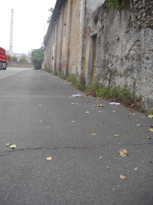 Descrizione: Ingresso, cucina,2 disimpegni, 2 bagni e 7 camere pertinenziale n. 4 locali di deposito, n. 2 ripostigli, forno, corte esterna sup. cat. Alloggio: 230 mq (comprensiva di quota parte di n. 4 depositi, n. 2 ripostigli, forno e corte esterna ad uso esclusivo) . Identificativi catastali: foglio 50, part. lle 623 e 194 (incluso n. 4 depositi, n. 2 ripostigli, forno e corte esterna ad uso esclusivo)