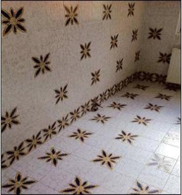 Descrizione: Ingresso, soggiorno, cucina, 2 camere, bagno e ripostiglio. pertinenziale box auto, n. 4 cantine al piano seminterrato, deposito sottotetto, corte esterna sup. cat. Alloggio: 129 mq (comprensiva di quota parte di cantine al piano seminterrato, deposito sottotetto ed area esterna esclusiva) . Identificativi catastali: foglio 5, part. 1309, sub. 8 (incluso n. 4 cantine al piano seminterrato, deposito sottotetto e corte esterna ad uso esclusivo), con box auto al foglio 5, part. 1309, sub. 13