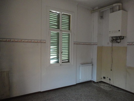 Descrizione: Ingresso, cucina, 4 camere, bagno, terrazzo + depositi sottotetto. Mq. 211 (comprensivo di quota parte di depositi sottotetto di pertinenza). Identificativi catastali: Foglio 272, part.53, sub.7