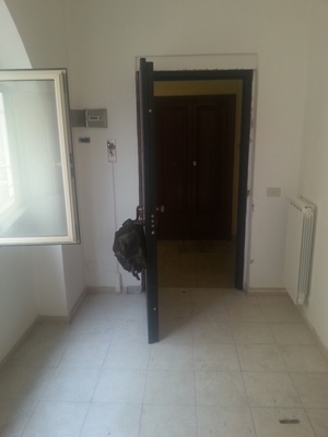 Descrizione: Ingresso, corridoio, 3 camere, cucina e bagno + locale cantina e posto auto coperto. Mq. 103. Identificativi catastali: Foglio 109, part. 44, sub.30  con cantina  foglio 109, part. 44, sub. 45 e posto auto coperto foglio 109, part. 44, sub. 53