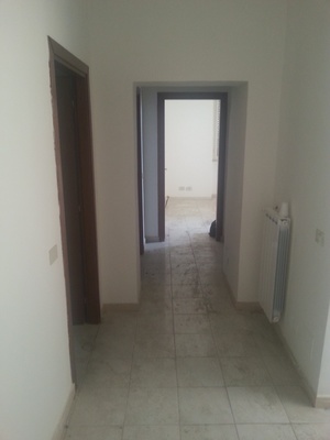 Descrizione: Ingresso, corridoio, 3 camere, cucina e bagno + locale cantina e posto auto coperto. Mq. 103. Identificativi catastali: Foglio 109, part. 44, sub.30  con cantina  foglio 109, part. 44, sub. 45 e posto auto coperto foglio 109, part. 44, sub. 53