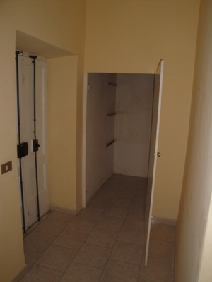 Descrizione: Ingresso, corridoio, 3 camere, cucina bagno e ripostiglio + locale cantina. Mq. 105. Identificativi catastali: Foglio 109, part. 44, sub. 18 con cantina  foglio 109, part. 44, sub. 41