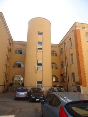 Descrizione: Ingresso, corridoio, 3 camere, cucina bagno e ripostiglio + locale cantina. Mq. 105. Identificativi catastali: Foglio 109, part. 44, sub. 18 con cantina  foglio 109, part. 44, sub. 41