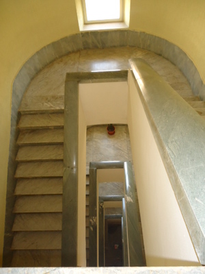 Descrizione: Ingresso, corridoio, 3 camere, cucina bagno e ripostiglio + locale cantina. Mq. 105. Identificativi catastali: Foglio 109, part. 44, sub. 18 con cantina  foglio 109, part. 44, sub. 41