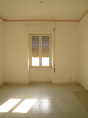 Descrizione: Ingresso, corridoio, 2 camere, cucina e bagno + locale cantina. Mq. 80. Identificativi catastali: Foglio 109, part. 44, sub. 35  con cantina  foglio 109, part. 44, sub. 44