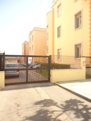 Descrizione: Ingresso, corridoio, 2 camere, cucina e bagno + locale cantina. Mq. 80. Identificativi catastali: Foglio 109, part. 44, sub. 35  con cantina  foglio 109, part. 44, sub. 44