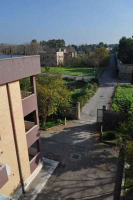 Descrizione: Ingresso, cucina, soggiorno, tre camere, due bagni , due ripostigli e due balconi + cantina, posto auto scoperto e autorimessa comune. Mq. 126 (compresa cantina). Identificativi catastali: Foglio 245, part. 184, sub. 5 con posto auto scoperto al foglio 245, part. 184, sub. 44 e  autorimessa ad uso comune al foglio 245, part. 184, sub. 11 (111,111 millesimi)
