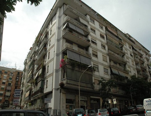Descrizione: Cucina, bagno, ripostiglio, ingresso, 3 camere, 2 balconi. Mq. 98. Identificativi catastali: Foglio 909 part. 575 sub 85
