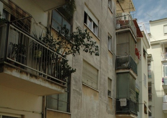 Descrizione: Cucina, bagno, ripostiglio, ingresso, 3 camere, 2 balconi. Mq. 98. Identificativi catastali: Foglio 909 part. 575 sub 85