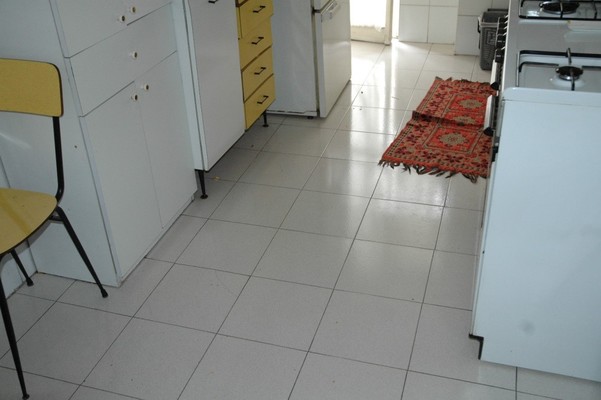 Descrizione: Cucina, bagno, ripostiglio, ingresso, 3 camere, 2 balconi. Mq. 98. Identificativi catastali: Foglio 909 part. 575 sub 85