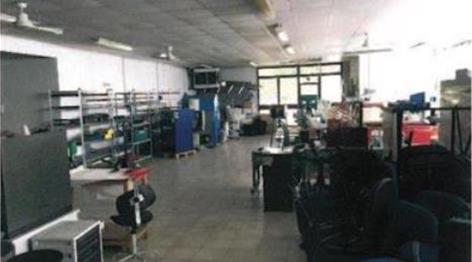 locale magazzino al piano terreno avente accesso dal n.c. 24 della via con annessi due locali accessori, situato sul lato tergale del fabbricato per chi lo osservi dalla via, avente accesso interno a mezzo porta comunicante con il bene di cui al punto 1