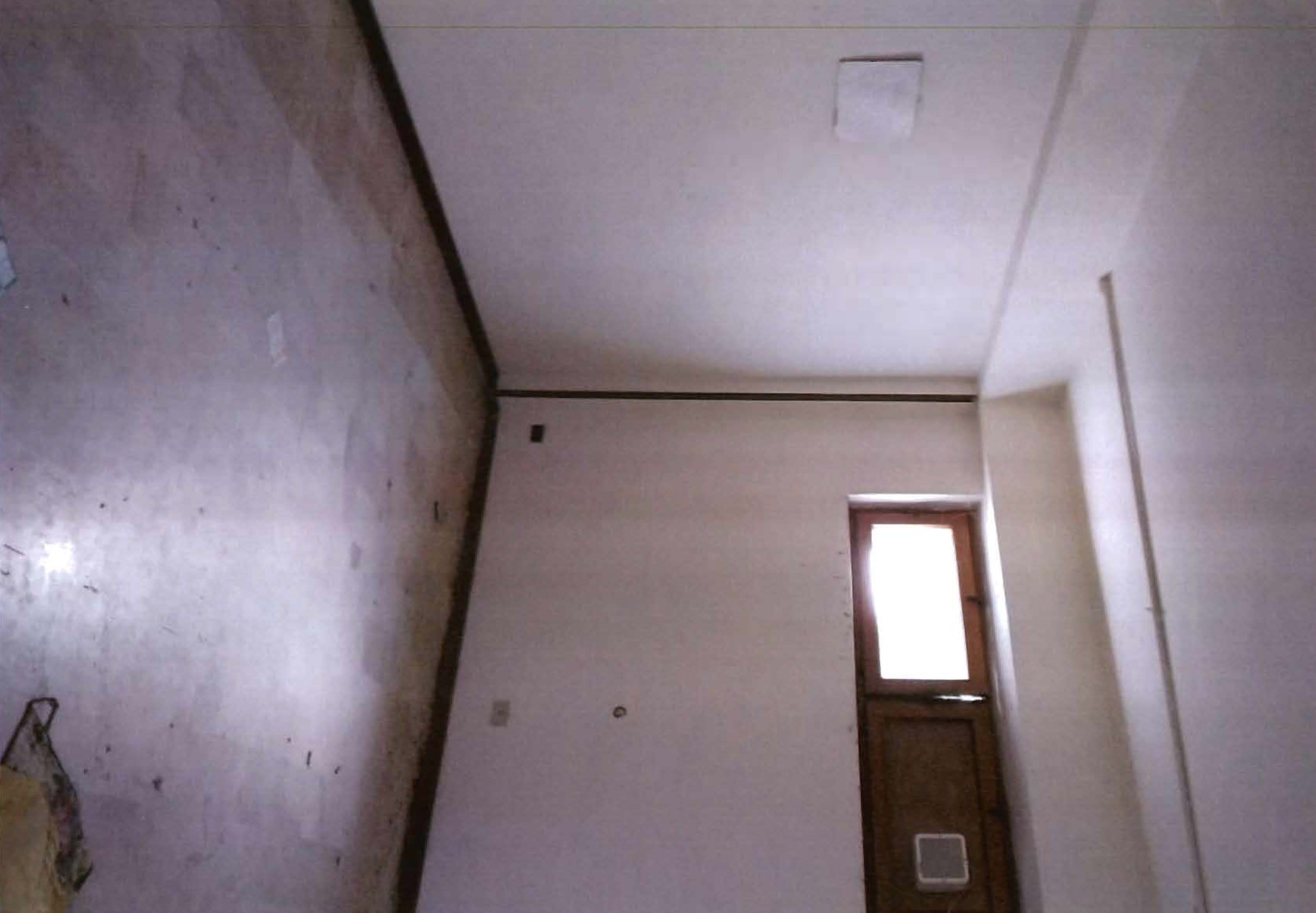 Descrizione: 12 vani catastali con n. 2 locali wc + pertinenziale scala ad uso esclusivo. Mq. 225. Piena Proprietà - libero. REGGIO CALABRIA (RC), CAP - 89122, Via Nazionale Pentimele, 87/A, scala A, piano terra. Identificativi catastali: foglio 21 part. 222, sub. 121.