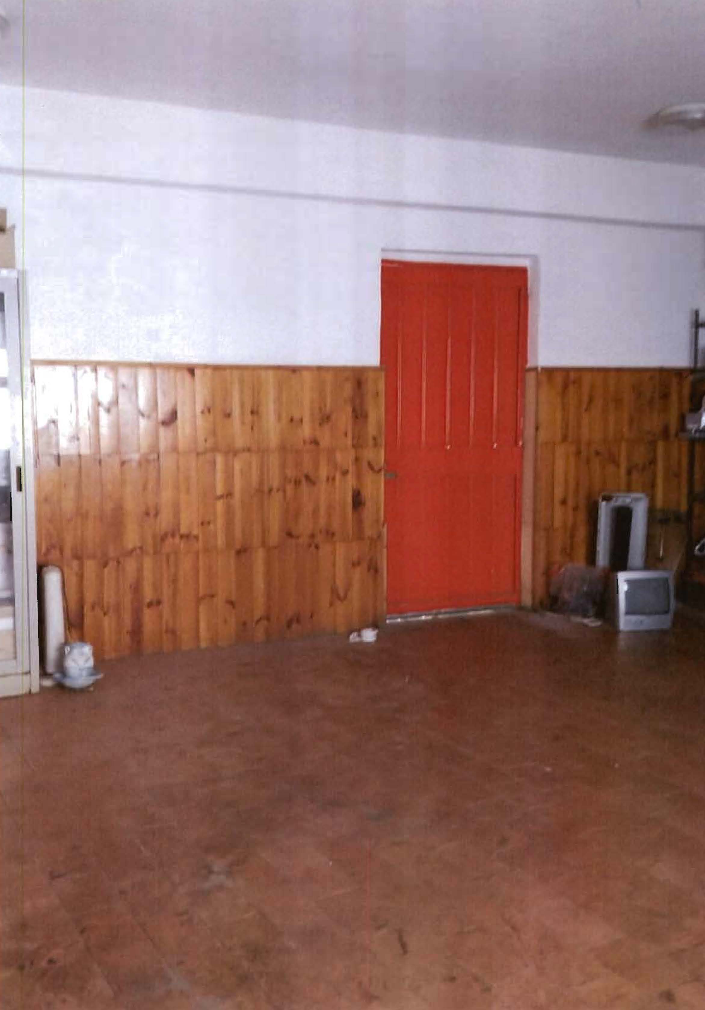 Descrizione: 12 vani catastali con n. 2 locali wc + pertinenziale scala ad uso esclusivo. Mq. 225. Piena Proprietà - libero. REGGIO CALABRIA (RC), CAP - 89122, Via Nazionale Pentimele, 87/A, scala A, piano terra. Identificativi catastali: foglio 21 part. 222, sub. 121.