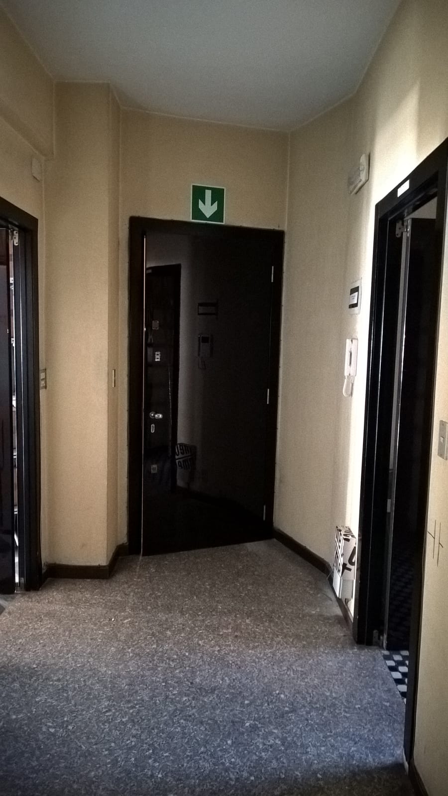Appartamento uso ufficio sito in Genova, Corso Aurelio Saffi civico 39 interno 6 nonché box pertinenziale situato nel piano interrato del civico 39 contraddistinto dal n. 9.