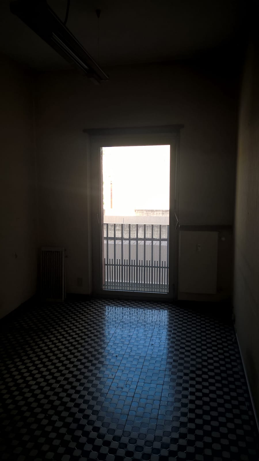 Appartamento uso ufficio sito in Genova, Corso Aurelio Saffi civico 39 interno 6 nonché box pertinenziale situato nel piano interrato del civico 39 contraddistinto dal n. 9.