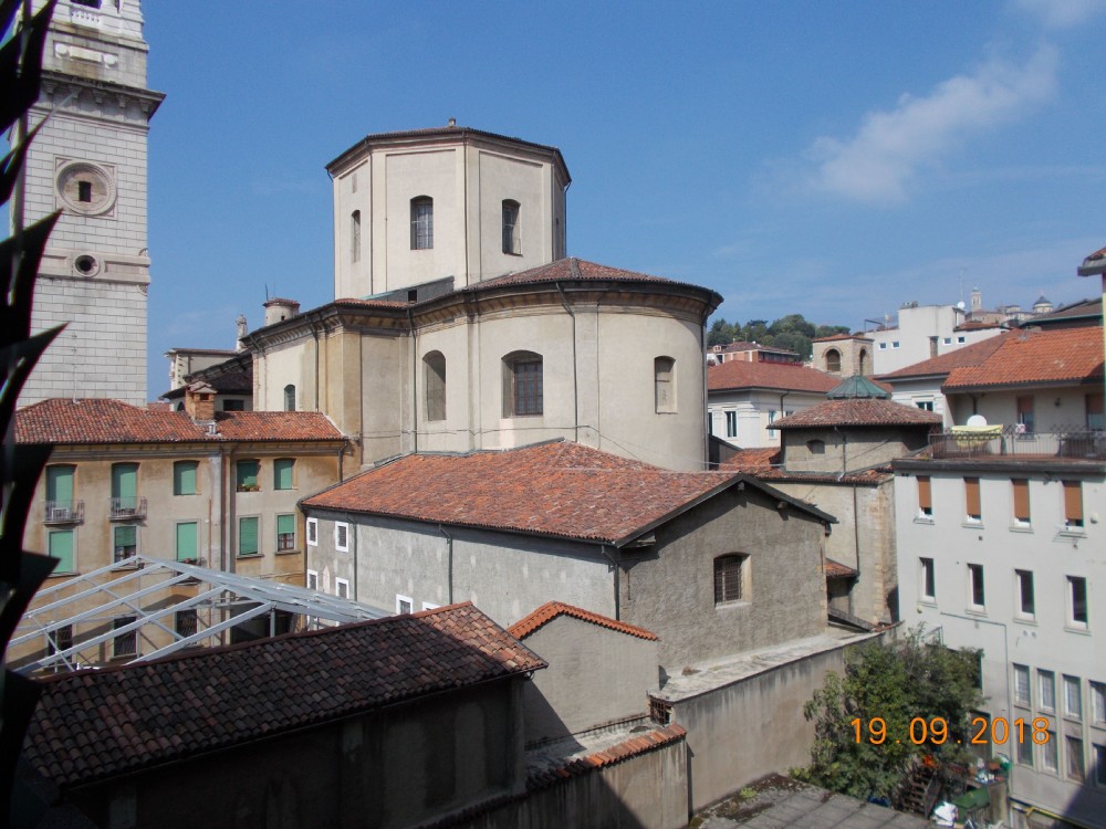 Descrizione: Unità residenziale: appartamento - categoria A/2 + soffittasito in Bergamo Via Borfuro, 12/G, CAP 24122.Identificativi catastali: classe 7, foglio 50, particella 3423, sub. 51.Mq. 166. Libero