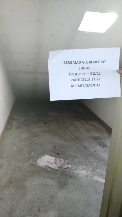 Descrizione: Unità residenziale: appartamento  - categoria A/2 + cantina + solaiosito in Bergamo Via Borfuro, 12/E, CAP 24122.Identificativi catastali: classe 7, foglio 50, particella 2169, sub. 48.Mq. 114. Libero
