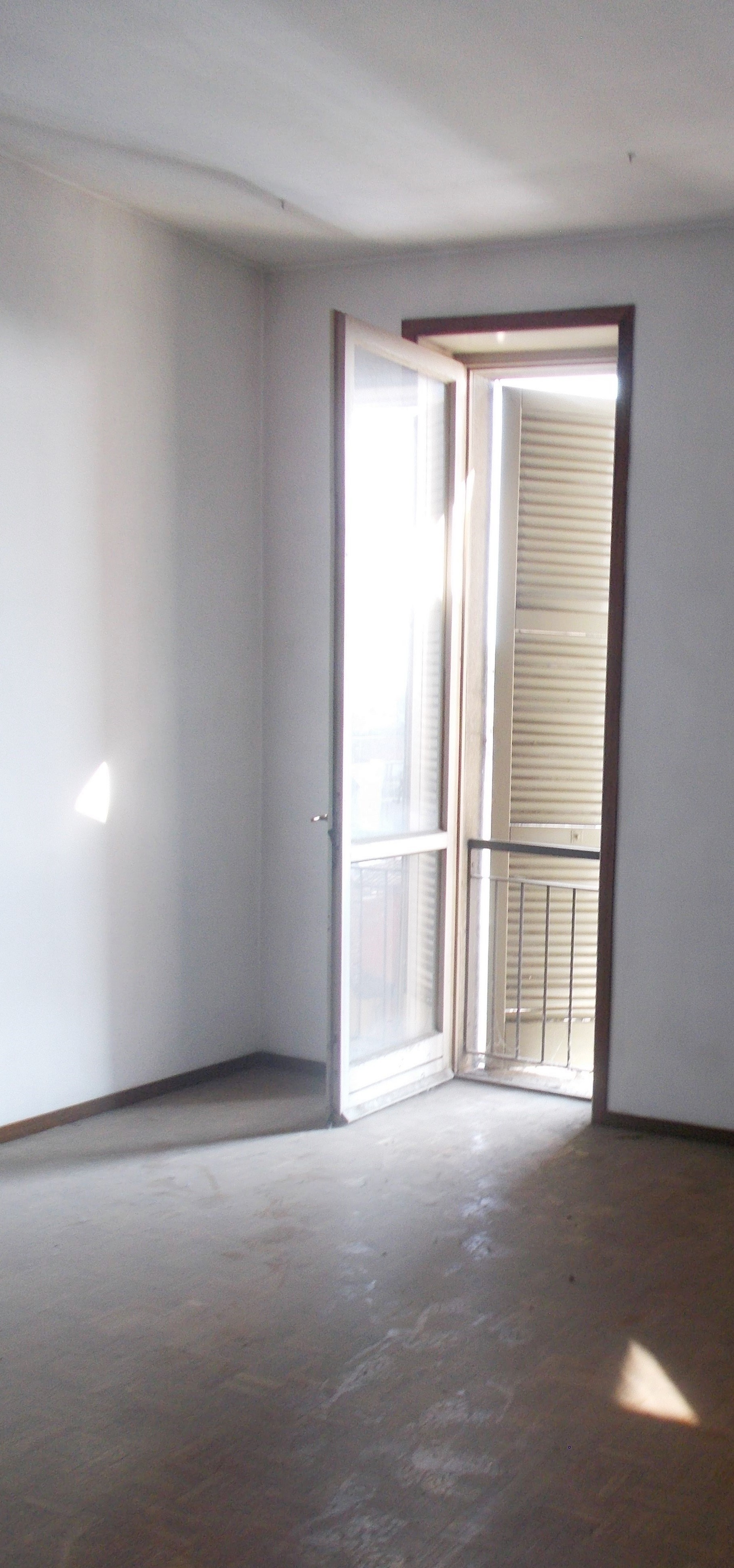Descrizione: Unità residenziale: appartamento  - categoria A/2 + cantina + solaiosito in Bergamo Via Borfuro, 12/E, CAP 24122.Identificativi catastali: classe 7, foglio 50, particella 2169, sub. 48.Mq. 114. Libero