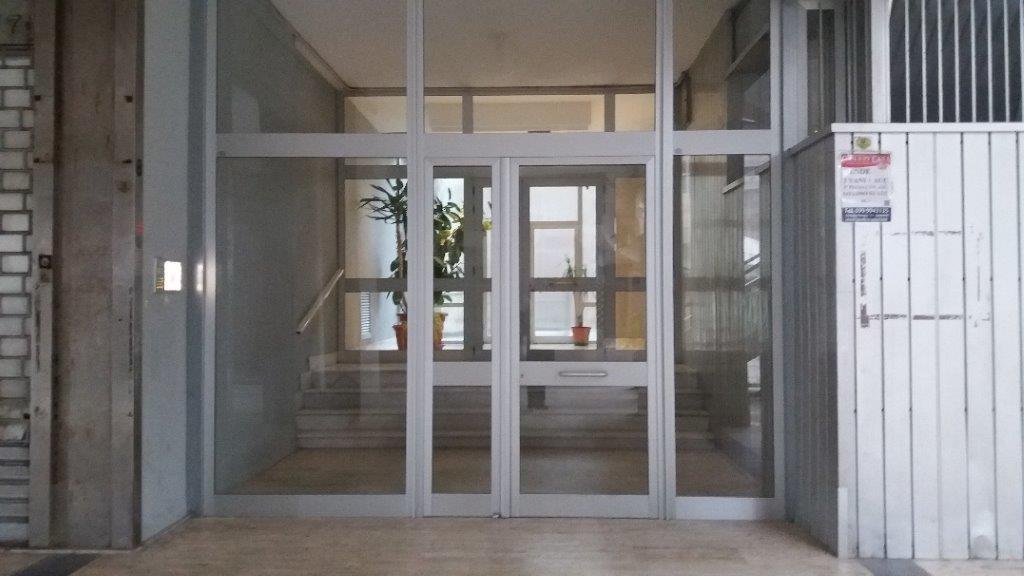Descrizione: Ingresso, 2 corridoi, cucina, n. 2 vani,  bagno e antibagno e balcone  Sito in Taranto Piazzale Dante, 8. Identificativi catastali: Unità principale: foglio 244, part.1764, sub. 76. Mq. 84. Libero. Piena Proprietà