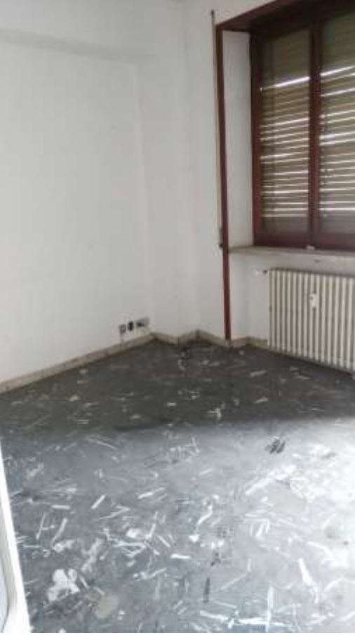 APPARTAMENTO  2 locali + servizi semplici + 1 CANTINA o SOFFITTA . Sup. MQ comprensiva di pertinenze 67. LIBERO. PIENA PROPRIETA'.