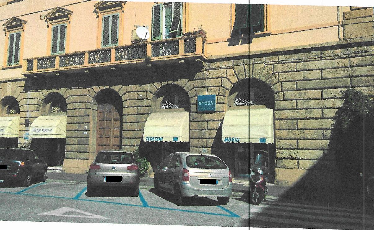 APPARTAMENTO  4 locali + servizi semplici + 1 CANTINA o SOFFITTA. Sup. MQ comprensiva di pertinenze 195. LIBERO. PIENA PROPRIETA'.