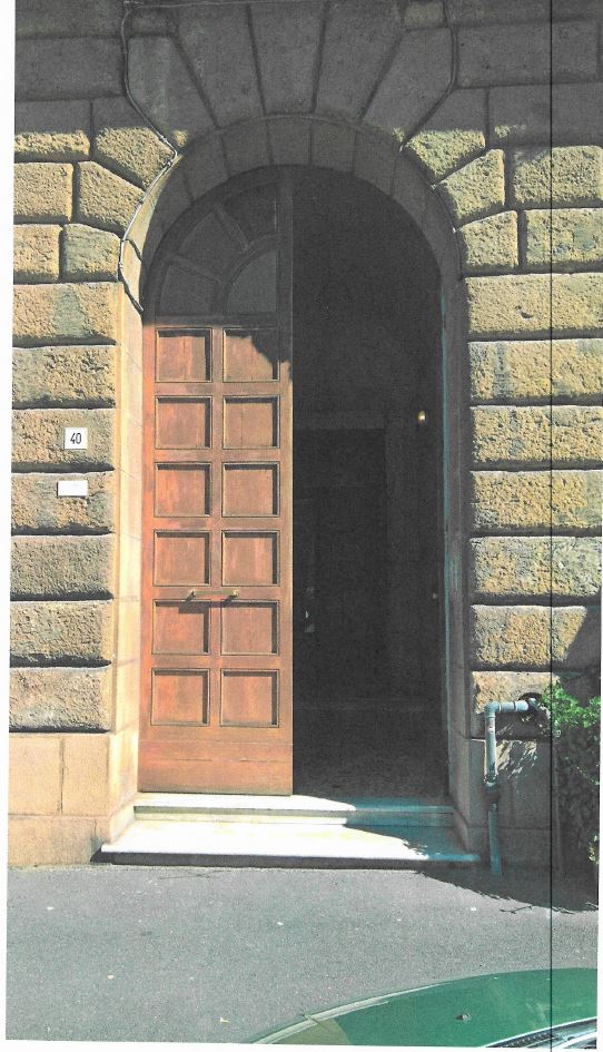 APPARTAMENTO  4 locali + servizi semplici + 1 CANTINA o SOFFITTA. Sup. MQ comprensiva di pertinenze 195. LIBERO. PIENA PROPRIETA'.