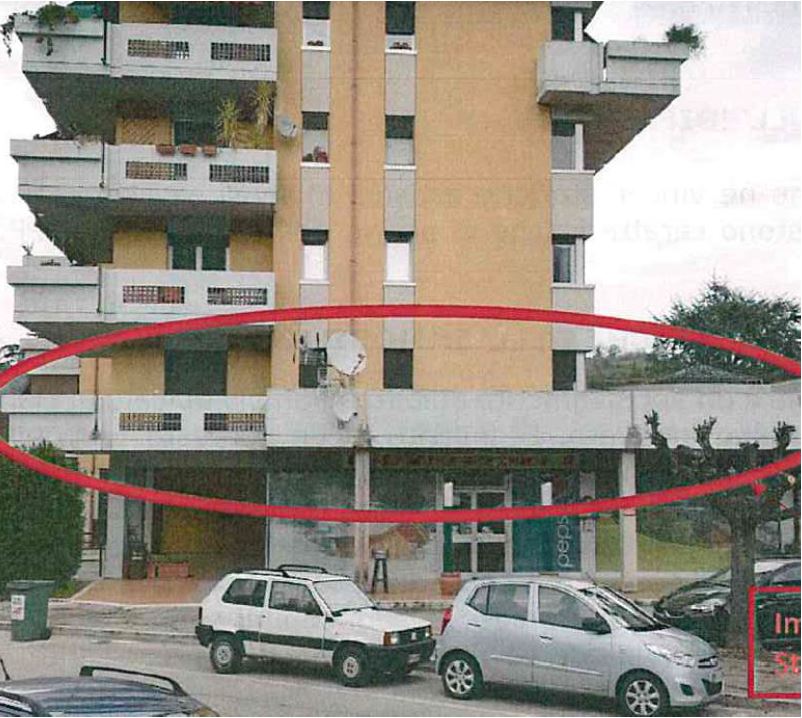 Descrizione: Ufficio al piano primo composto da ingresso/attesa, quattro vani, due bagni, un terrazzo, un balcone ed un fondaco al piano interrato.N.C.E.U. FG. 103 P.LLA 328 SUB 20. Mq. 125,68. LIBERO. PIENA PROPRIETA'