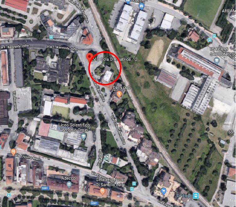Descrizione: Ufficio al piano primo composto da ingresso/attesa, quattro vani, due bagni, un terrazzo, un balcone ed un fondaco al piano interrato.N.C.E.U. FG. 103 P.LLA 328 SUB 20. Mq. 125,68. LIBERO. PIENA PROPRIETA'
