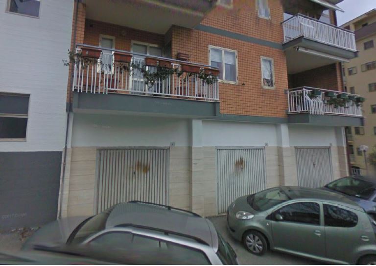 Descrizione: Abitazione al piano interrato composta da due camere, cucina, un bagno, ripostiglio e corridoio.N.C.E.U. FG. 534 P.LLA 73 SUB 30. Mq. 57,4. LIBERO. PIENA PROPRIETA'