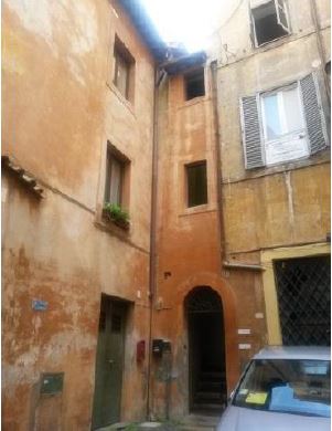Descrizione: Abitazione al piano primo composta da quattro camere, cucina, due bagni, e due ripostigli. N.C.E.U. FG. 491 P.LLA 57 SUB 504. Mq. 119. LIBERO. PIENA PROPRIETA'