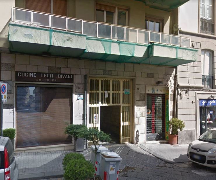 Descrizione: Abitazione al piano quinto composta da: doppio ingresso, disimpegno, quattro vani, cucina, tre bagni, due ripostigli,  balconata e balcone. N.C.E.U. FG. 15 P.LLA 419 SUB 62. Mq. 149,85. Libero. Piena Proprietà