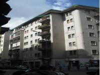 Descrizione: Box accessibile da Via Florestano Rossomandi, facente parte di edificio con ingresso da Via Francesco Cilea 46. Il box è ubicato alla quota del 2° piano interrato rispetto all’ingresso di Via Cilea. N.C.E.U. SEZ. AVV FG. 13 P.LLA 408 SUB 40. Mq. 92,4. Libero. Piena Proprietà