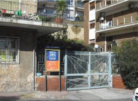 Descrizione: Abitazione composta da: ingresso, due disimpegni, due bagni, cucina cinque camere, ripostiglio e due balconi di cui uno ad angolo. N.C.E.U.PART. 100857 SEZ. CHI FG. 40 P.LLA 120 SUB 15. Mq. 148,3. Libero. Piena Proprietà
