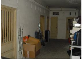 Descrizione: Abitazione composta da: ingresso, due disimpegni, due bagni, cucina cinque camere, ripostiglio e due balconi di cui uno ad angolo. N.C.E.U.PART. 100857 SEZ. CHI FG. 40 P.LLA 120 SUB 23. Mq. 148,3. Libero. Piena Proprietà