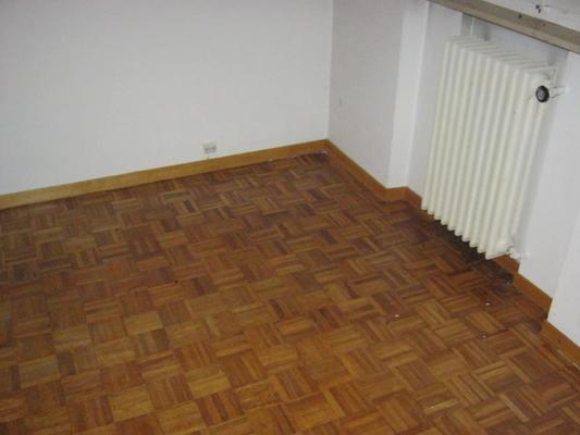 Descrizione: Soggiorno, 2 disimpegni, 2 camere, cucina, bagno e terrazzo + cantina e box auto. Mq. 77. Identificativi catastali: foglio 30 part. 2251 sub. 22, con box auto al foglio 30 part. 2251 sub. 11 e cantina al foglio 30 part. 2251 sub. 3