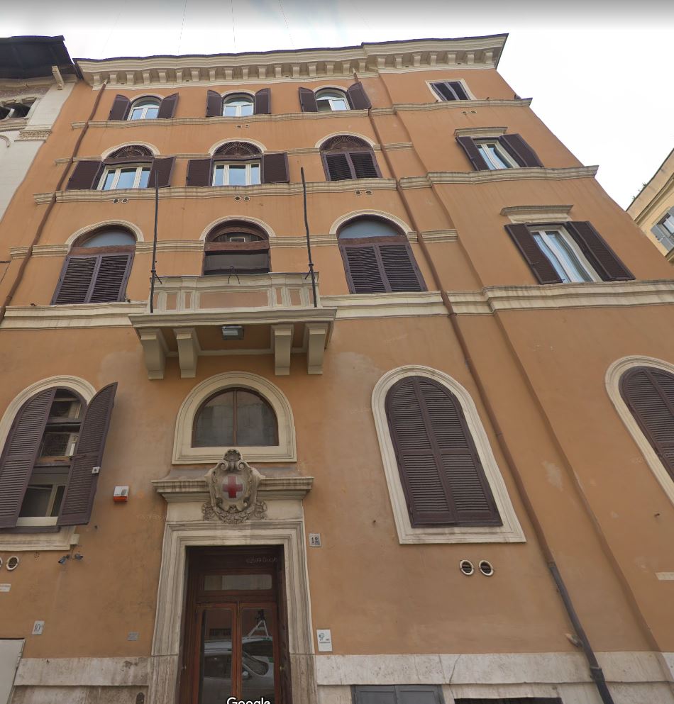 Immobile sito in Roma (RM) Via Toscana 8 - 10a - 12. Descrizione: Due corpi di fabbrica. Corpo principale situato all'angolo tra Via Sicilia con Via Toscana. Corpo secondario ex chiesa Gentilizia + Cortile interno. Piena proprietà. Stato Immobile: Utilizzato ESACRI - libero al 31/12/2020.32480 m3 (6016 mq). Turno d'asta 1