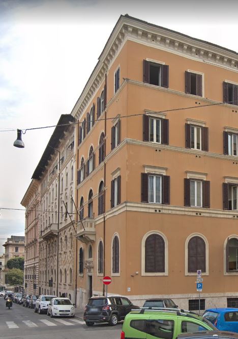 Immobile sito in Roma (RM) Via Toscana 8 - 10a - 12. Descrizione: Due corpi di fabbrica. Corpo principale situato all'angolo tra Via Sicilia con Via Toscana. Corpo secondario ex chiesa Gentilizia + Cortile interno. Piena proprietà. Stato Immobile: Utilizzato ESACRI - libero al 31/12/2020.32480 m3 (6016 mq). Turno d'asta 1