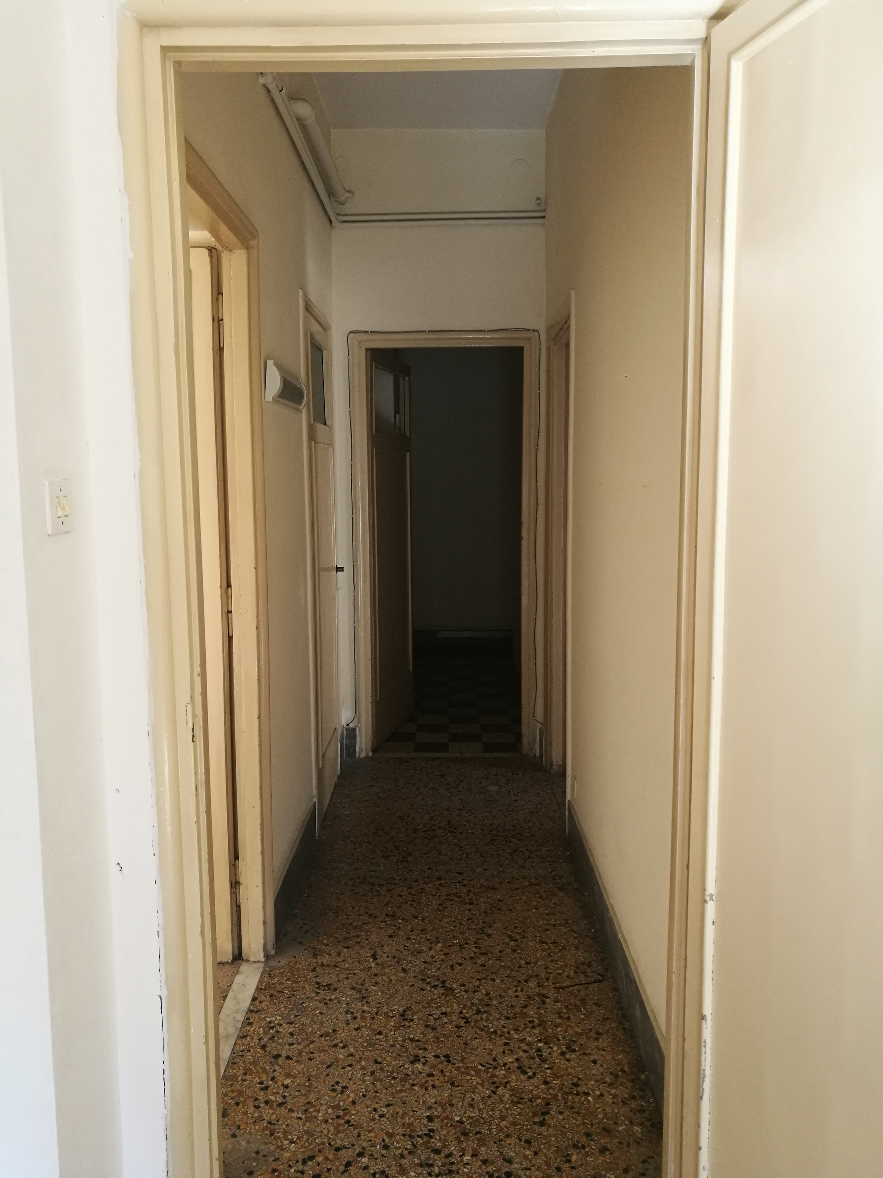Appartamento sito in ROMA LUNGOTEVERE DELLE NAVI 22,  scala B, piano 2 INT.6BIS DI 4 VANI SENZA ASCENSORE. Mq. 108. N.C.E.U. categoria A2- foglio 550 part. 4 sub 14