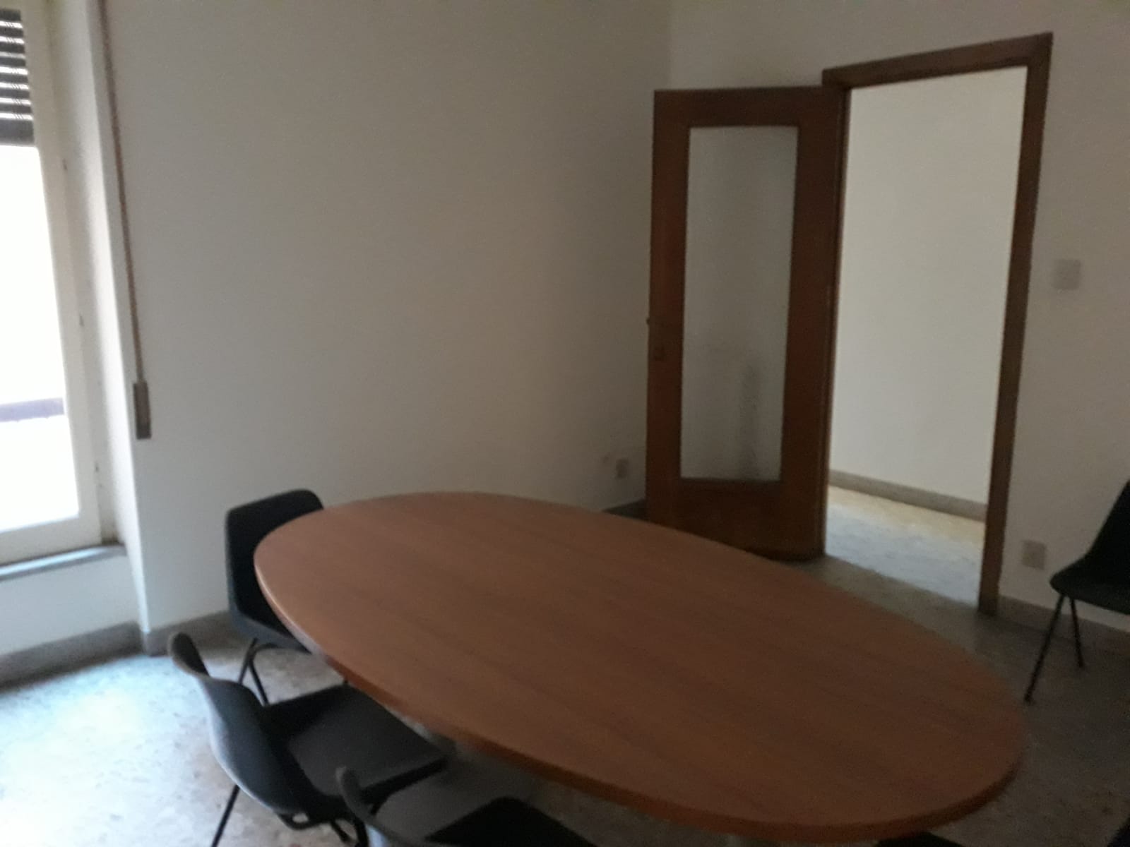 ABITAZIONE COMPOSTA DA INGRESSO, DOPPIO SALONE, DUE CAMERE, CUCINA, DOPPI SERVIZI E DUE BALCONI. Mq 174. Libero. Piena Proprietà