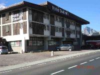 Complesso alberghiero sito in Comune di Cortina d'Ampezzo, via Roma, composto da un fabbricato adibito ad albergo con annesse autorimesse interrate, un fabbricato adibito ad area di rifornimento carburante ormai dismessa, aree cortilizie e terreni pertinenziali, il tutto censito nel N.C.E.U. della Provincia di Belluno, Comune di Cortina d'Ampezzo al foglio 69 (si rimanda all'avviso di vendita per i dettagli)