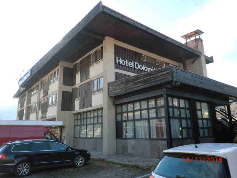 ex area di servizio particella .3053 sub 14, categoria C/1 classe 7, consistenza mq 91, superficie catastale totale mq 124, rendita catastale € 3.872,60, via Roma 120 Sl-T Confini: particella .3053 sub 13, sub 9, sub 10, salvo altri.